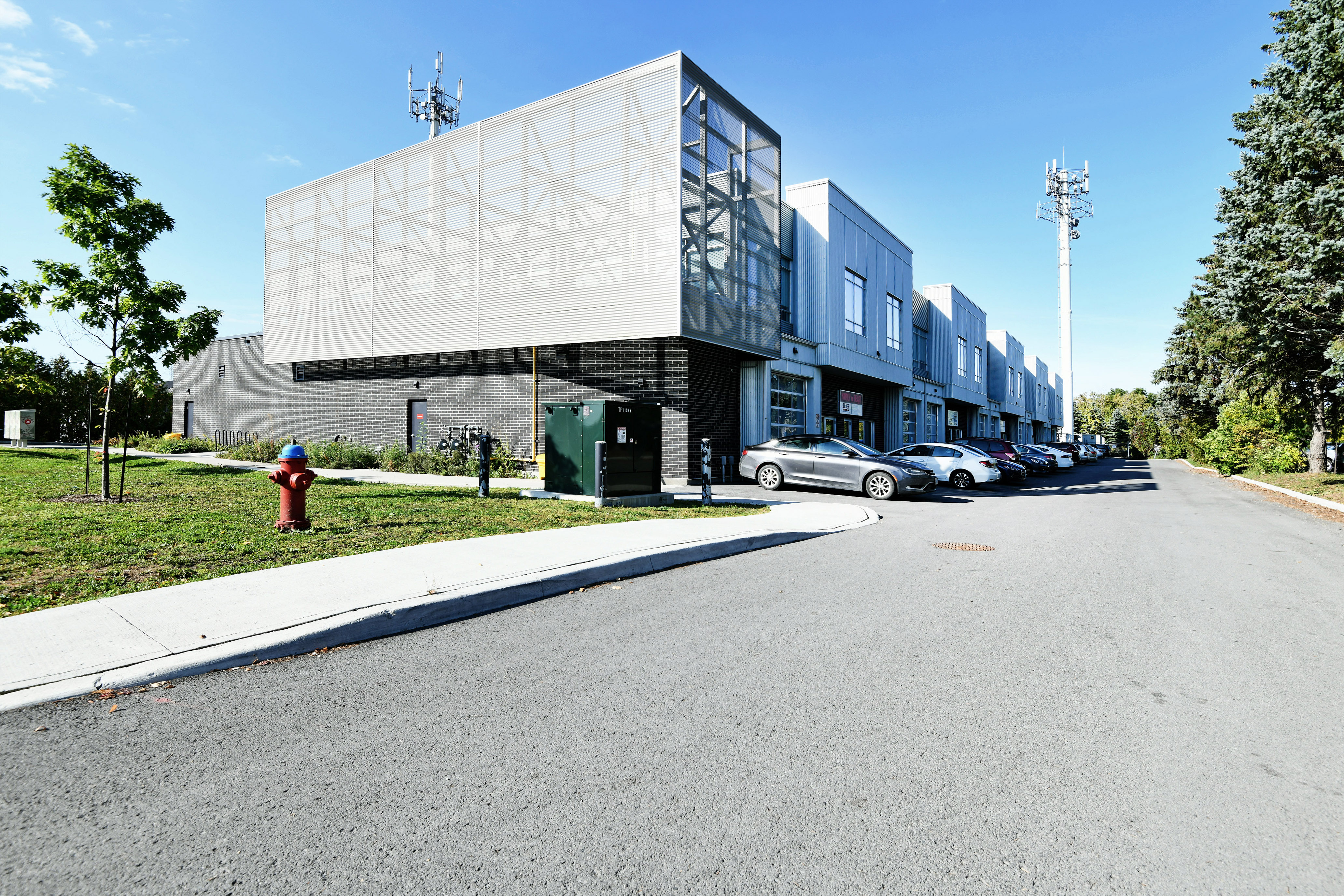 End unit and building corner